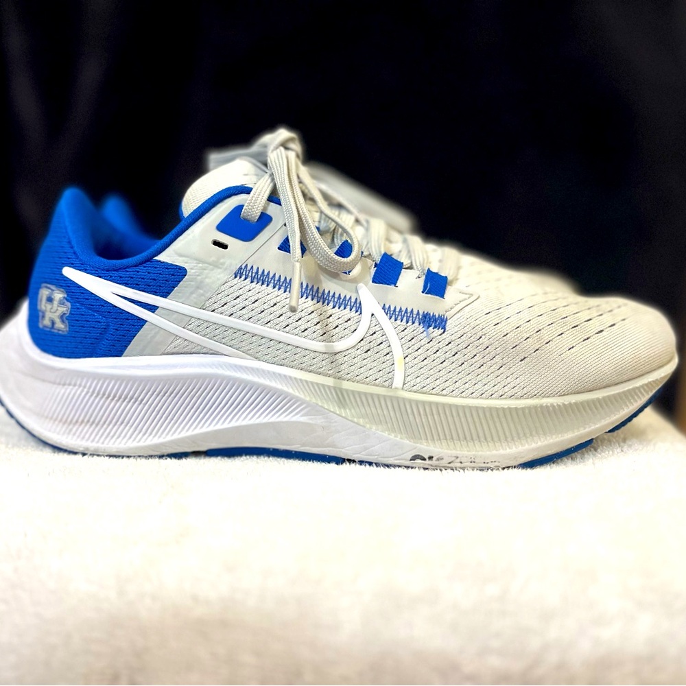 Nike Kids Air Zoom Pegasus 38 Kentucky Wildcats Shoes